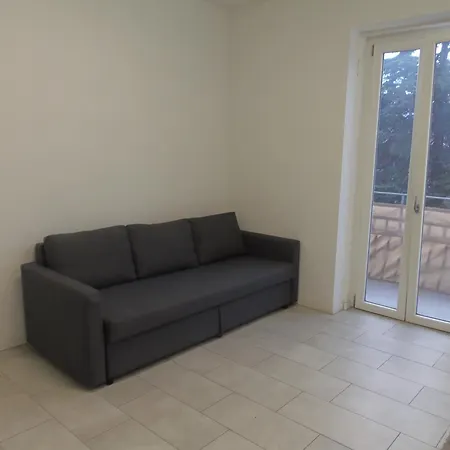 And Claudia Augusta Apartman *