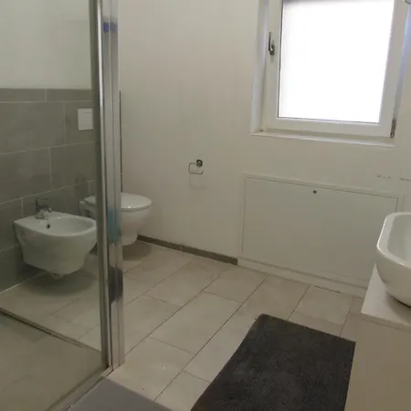 And Claudia Augusta Apartman *