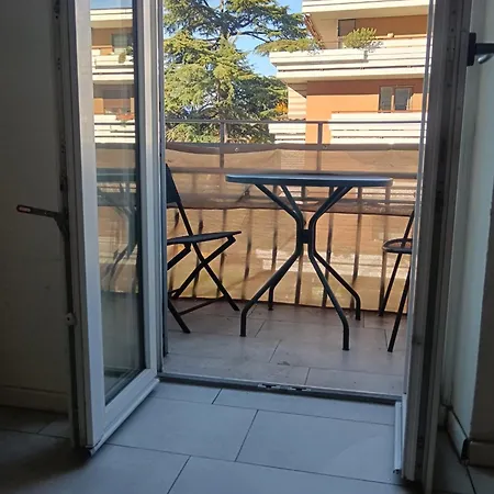 아파트 And Claudia Augusta