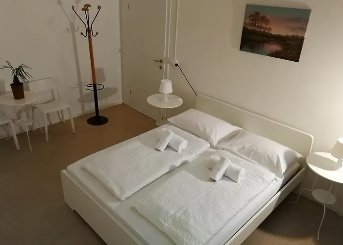 Апартаменты And Claudia Augusta