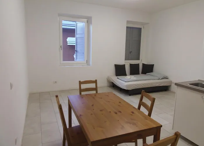 Διαμέρισμα And Claudia Augusta